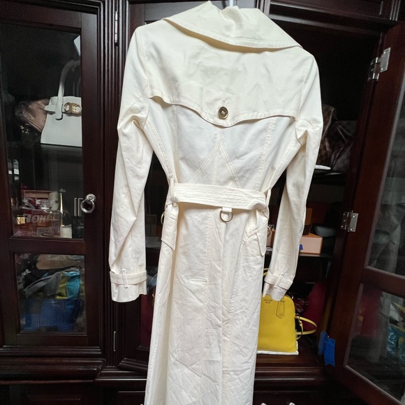 Burberry coat - Picture 8 of 8